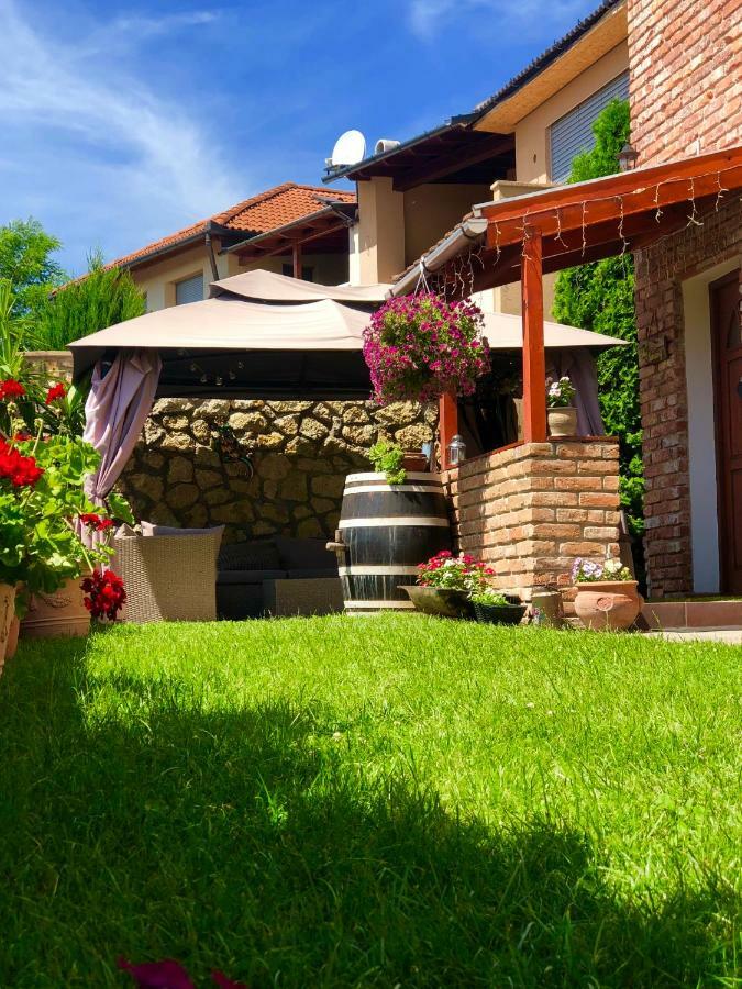 Janicsar Garden Apartman Эгер Экстерьер фото